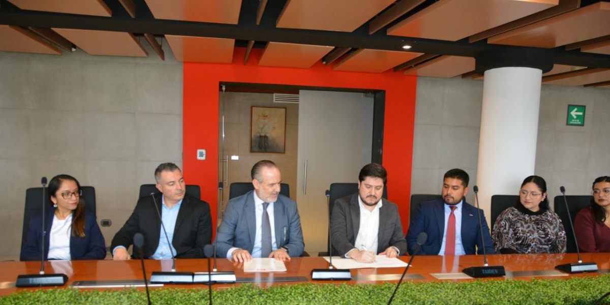 Firma de la ampliación de crédito entre SHF y Serfimex Capital