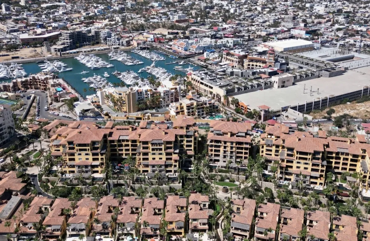 Vista aérea de un desarrollo turístico en Los Cabos, Baja California Sur